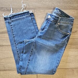 Lightly Worn- INC DENIM - Mid-Rise Skinny Leg Curvy Fit Cropped - Size 2